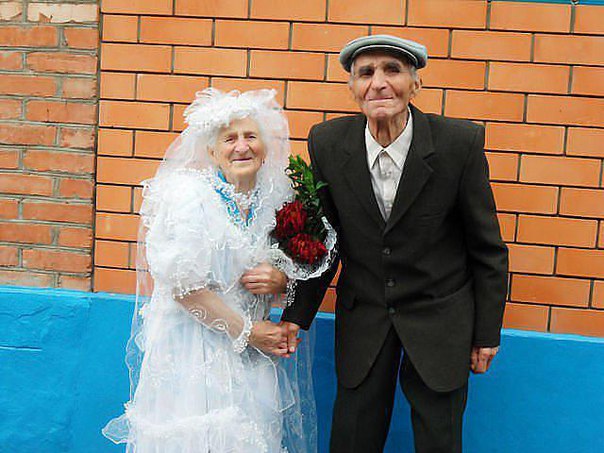 Они ВМЕСТЕ 80 ЛЕТ!!! Их чувства точно заслуживают уважения! 