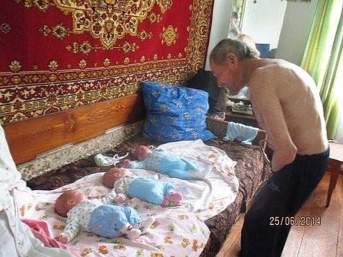 Дедушка не налюбуется)))