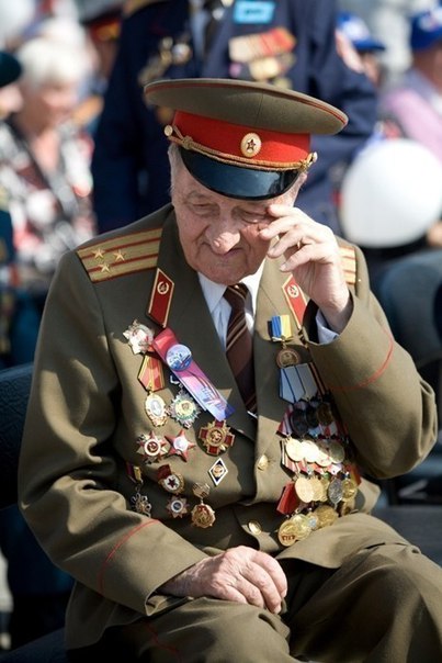 СКОРО ДЕНЬ ПОБЕДЫ... А ИХ ВСЁ МЕНЬШЕ ОСТАЁТСЯ С НАМИ... 