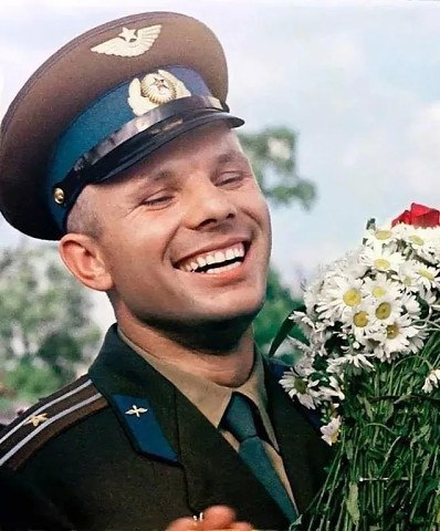 В этом году ему исполнилось бы 83 года. Кто его помнит! Пусть и наши дети и внуки узнают его! Настоящий герой СССР...