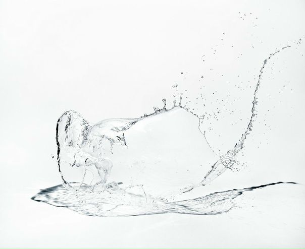 Шиничи Маруяма (Shinichi Maruyama) — ярчайший представитель японской концепции ваби-саби — красоты вещей несовершенных, непостоянных и незаконченных. В своей работе он захватывает основной принцип энергичных взаимодействий между формами. 