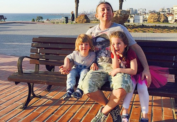 25 апреля отмечается День дочери. Делимся с вами фотографиями рок-принцесс: 