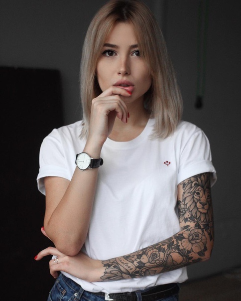 Девушкам идут тату