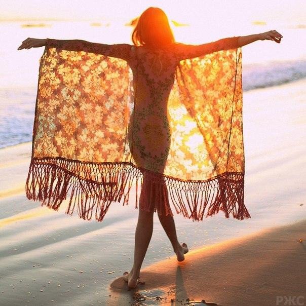 Жизнь коротка — нарушайте правила, прощайте быстро, целуйтесь медленно, любите искренне, смейтесь неудержимо и никогда не сожалейте о том, что было.