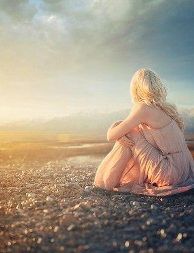 Люди, на самом деле, покупают не одежду, украшения, духи или шампанское. Они покупают надежды, мечты или воспоминания.