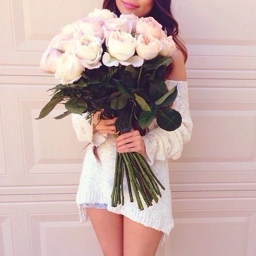 Прошлое - это поезд, но он уже ушел. Будущее - это мечта, но еще не известно сбудется ли она. А настоящее - это подарок жизни. Поэтому нужно жить настоящим, с надеждой на будущее и с опытом прошлого!