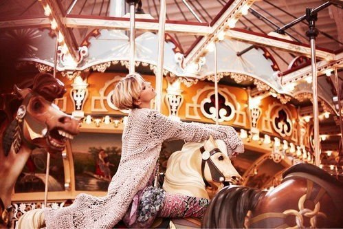 Многие женщины несчастны от того, что любить других они научились сполна, а вот себя - нет.