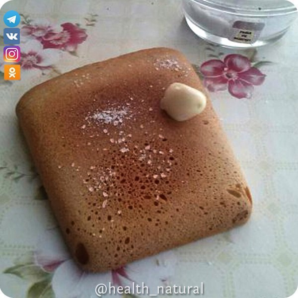 Вкуснятина из детства: корочка чёрного хлеба натёртая чесноком и посоленная крупной солью.... А Вы ели такие вкусняшки