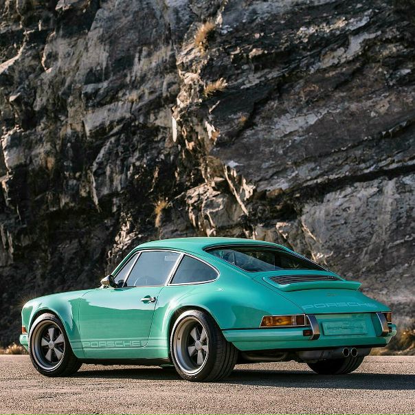 Porsche 911 by Singer