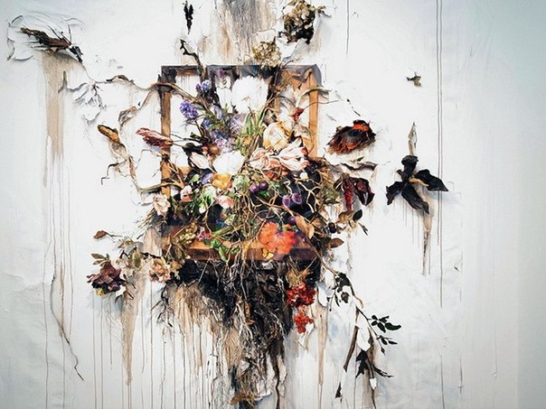 Валери Хегарти (Valerie Hegarty) – современный американский скульптор и художник, показавший зрителю насколько удивительно и захватывающе выглядит «варварство» в искусстве. Реализация Валери происходила через разрушение арт-объектов. Столь радикальные действия и привлекли внимание критиков к ее творчеству. 