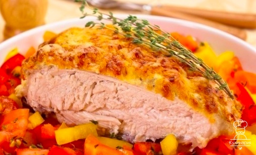 Куриная грудка под сметанно-чесночным соусом