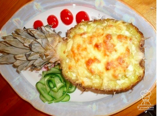 Мясо, запеченное в ананасе