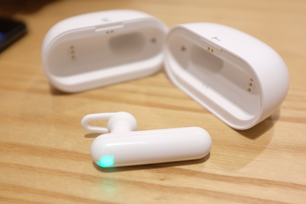 Наушник WT-2 переведет любой разговор в реальном времени