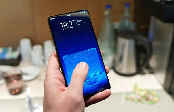 Vivo Apex: первый в мире абсолютный «безрамочник» с антишпионскими «фишками»