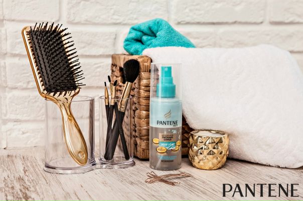 Спрей Aqua Light - незаменимый помощник многих стилистов по волосам! Он защищает волосы в процессе укладки, облегчает расчесывание и придает волосам чудесный блеск. А какими средствами дополнительного ухода за волосами пользуешься ты 