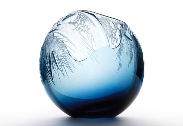 Хизер Гиллеспи (Heather Gillespie) одна из немногих девушек в Англии, которая занимается искусством гравировки богемского стекла. 