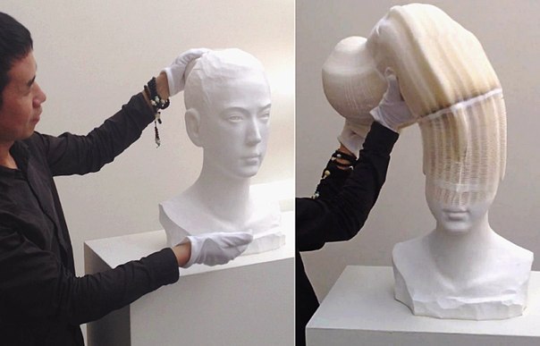 Белоснежные скульптуры китайского автора Ли Хунбо (Li Hongbo) вряд ли покажутся интересными и оригинальными тому, кто видит их впервые. Такие гипсовые статуэтки используют в художественных школах, обучая новичков азам изобразительного искусства. Но задержитесь подольше у стенда с работами этого талантливого китайца, ведь они не так просты, как кажется. Скульптор работает не с гипсом, а с белой бумагой, и его бумажные скульптуры из серии Pure White Paper могут растягиваться и гнуться, подобно мехам аккордеона.