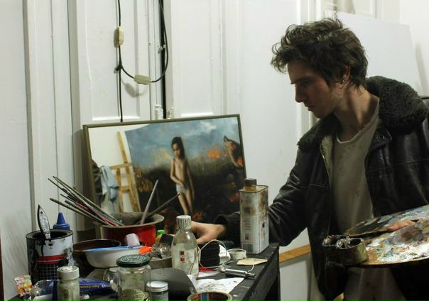 Современный художник из Чили Гильермо Лорка (Guillermo Andres Lorca Garcia Huidobro) пишет монументальные картины. Его полотна погружают в сюрреалистический мир детских переживаний, унося в призрачную глубину запутанных чувств.