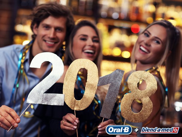 Друзья, поздравляем вас с Новым годом!  Пусть улыбки самых близких и родных людей окружают вас все 365 дней 2018 года! 