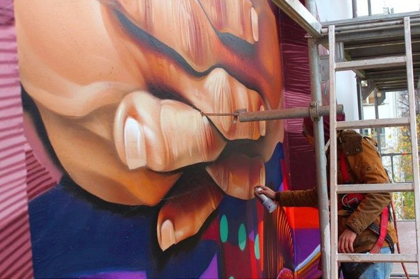 Яркие граффити на простых серых зданиях – как глоток воздуха в тусклой городской среде. Очередной прекрасный пример стрит-арта появился в городе Banja Luke, расположенном в Боснии и Герцеговине.