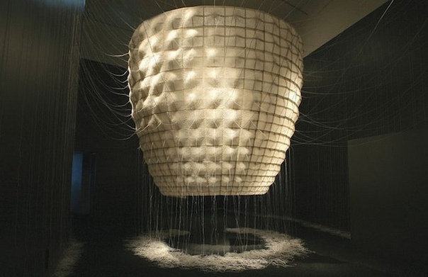 Джон Грэйдс (John Grades) - американский художник, который удивляет публику своими монументальными инсталляциями в музеях или на природе. Вдохновленный движением 