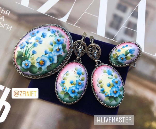 Комплект выполнен в технике Финифть Ручная работа 