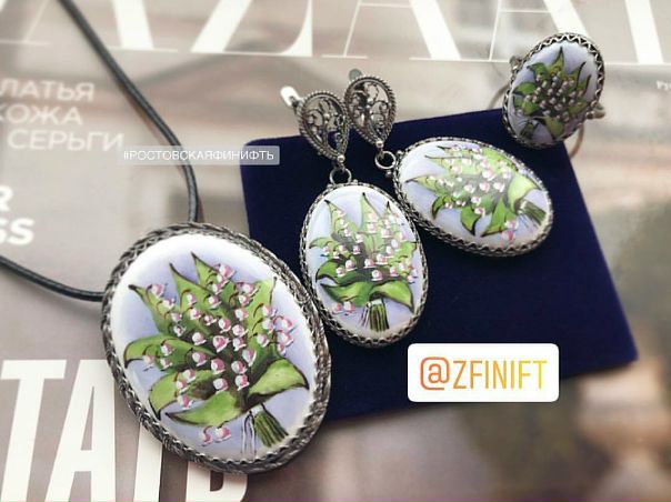 Комплект выполнен в технике Финифть Ручная работа 