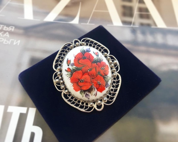Брошь в наличии . Финифть. Ручная работа  