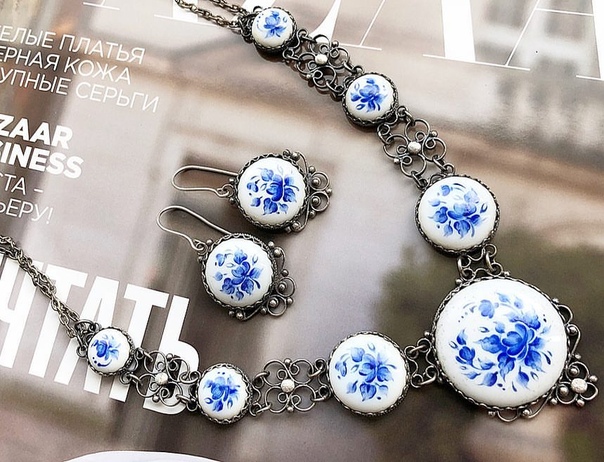 Комплекты с росписью «Гжель» в наличии. Финифть. Ручная работа