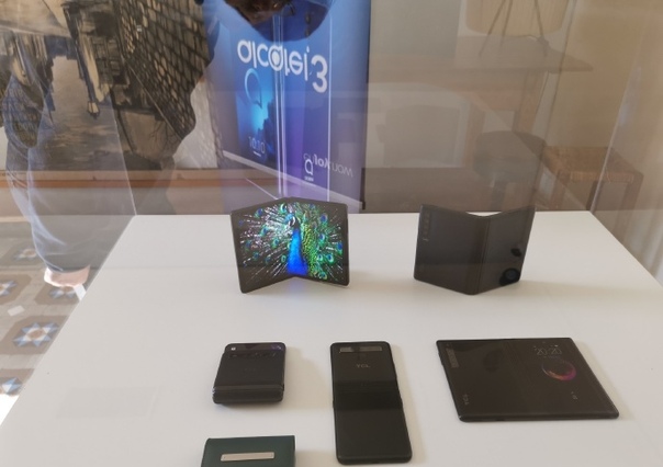 Компания TCL готовит конкурента Samsung Galaxy Fold