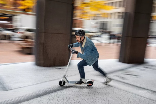 Складной электросамокат для передвижения по холмистой местности Складной электросамокат для передвижения по холмистой местности