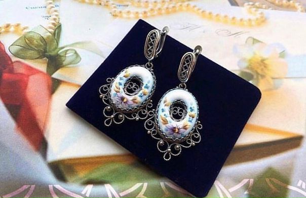 Серьги выполнены в технике Финифть. Ручная работа