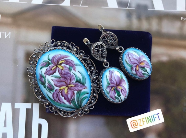 ИрисыБрошь и серьги выполнены в технике Финифть. Ручная работа