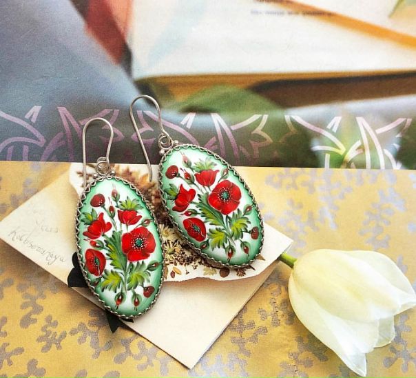 Крупные серьги с росписью «Маки» в наличии. Финифть. 