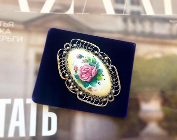 Брошь в наличии. Финифть. Ручная работа  