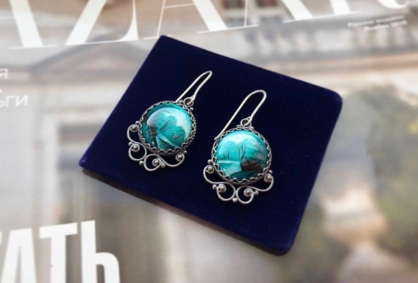 Серьги выполнены в технике Финифть. Ручная работа