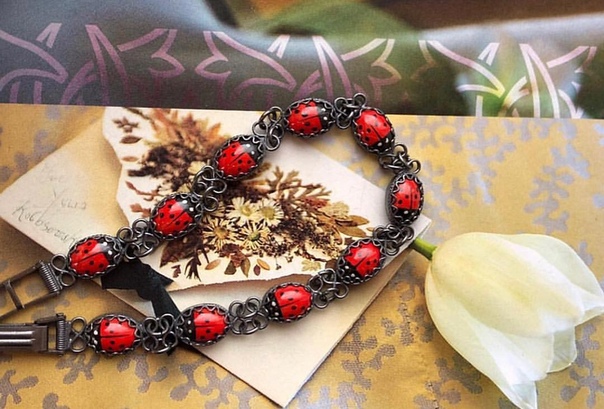 Браслет в наличии. Финифть. Ручная работа