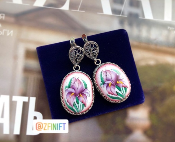 Серьги выполнены в технике Финифть. Ручная работа. Одна пара в наличии!
