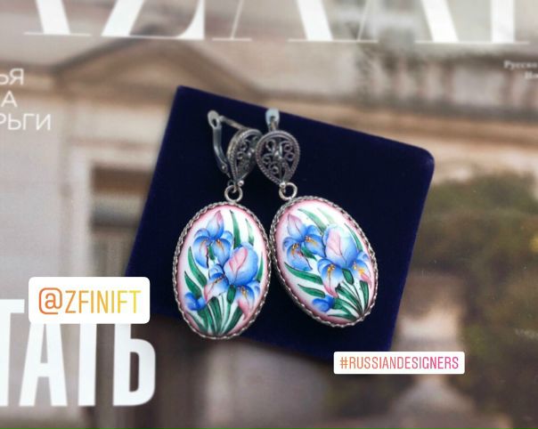 Серьги выполнены в технике Финифть. Ручная работа. Одна пара в наличии!
