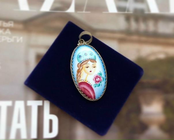 Кулон в наличии. Финифть. Ручная работа