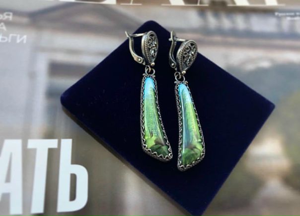 Серьги выполнены в технике Финифть. Ручная работа