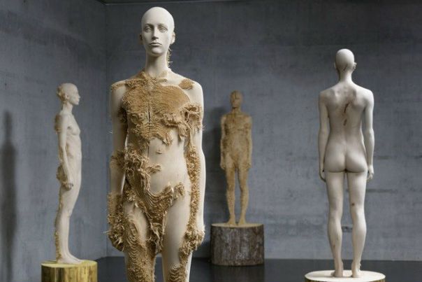«The Tainted» – запятнанная репутация человечества в скульптурах Aron Demetz 