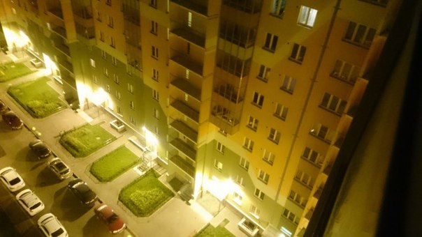 Все слышали, что в новостройках беда с парковками (Просто забавный оптический обман, без фотошопа)