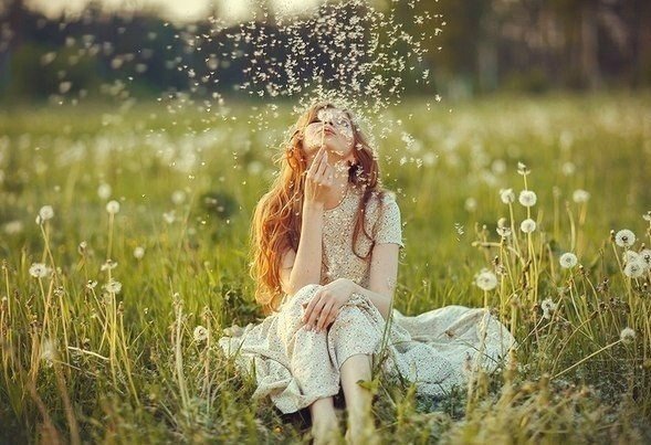 Не думай, и все. Я уже лет пятнадцать не думаю. А будешь думать — жить не захочется. Все, кто думает, несчастные…