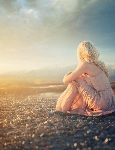 Люди, на самом деле, покупают не одежду, украшения, духи или шампанское. Они покупают надежды, мечты или воспоминания.