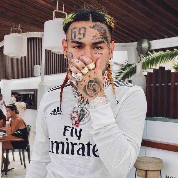 Сегодня, 8 мая, празднует свой 23-й день рождения — 6ix9ine 