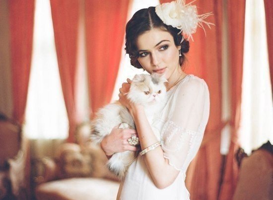 Меняюсь я сама, себе не изменяя... Врагам не мщу, но руку не пожму... Ошибки только детям я прощаю! Предательство и подлость никому!