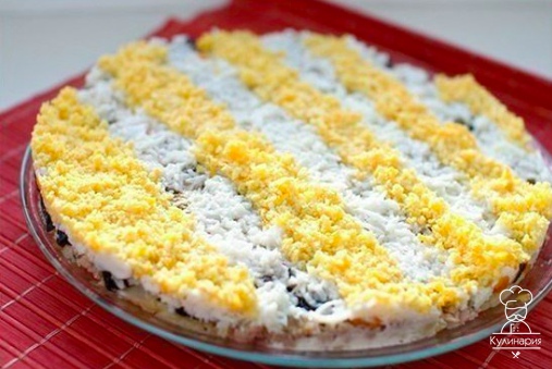 Салат из печени трески с черносливом