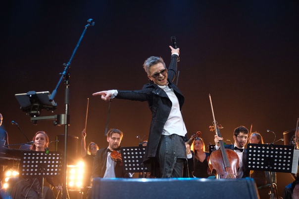 Солистка года Светлана Сурганова осветила «Ледовый дворец» своим сетом на Премии «Чартова дюжина»