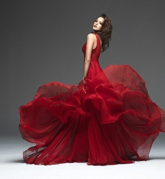 Никогда не стоит никому ничего объяснять. Тот, кто не хочет слушать, не услышит и не поверит, а тот, кто верит и понимает, не нуждается в объяснениях.